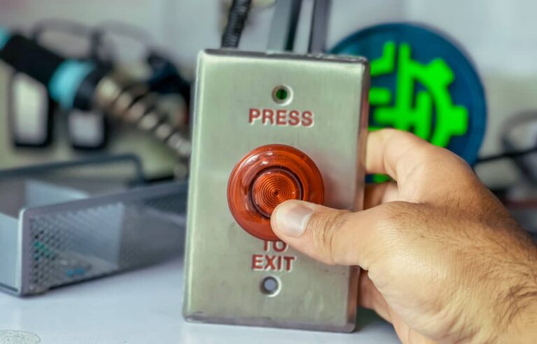 cu-l-es-la-diferencia-entre-una-estaci-n-manual-y-un-pulsador-manual